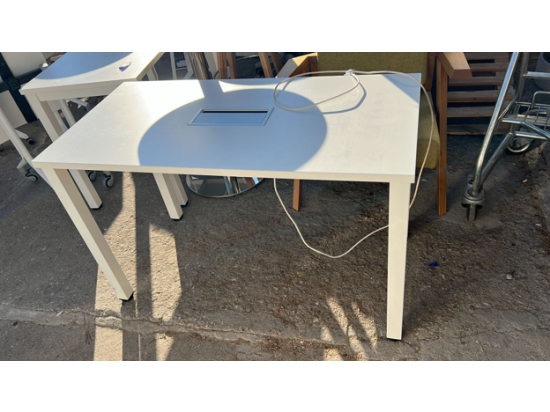 Biurko 120x60 cm z przelotką