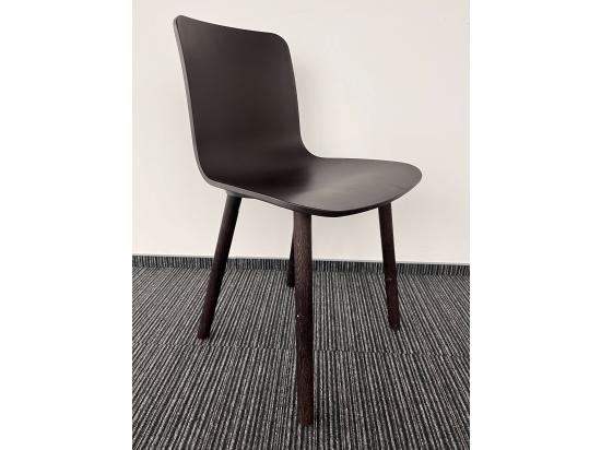 Krzesło kuchenne Vitra  brązowe,  nóżki drewniane brązowe