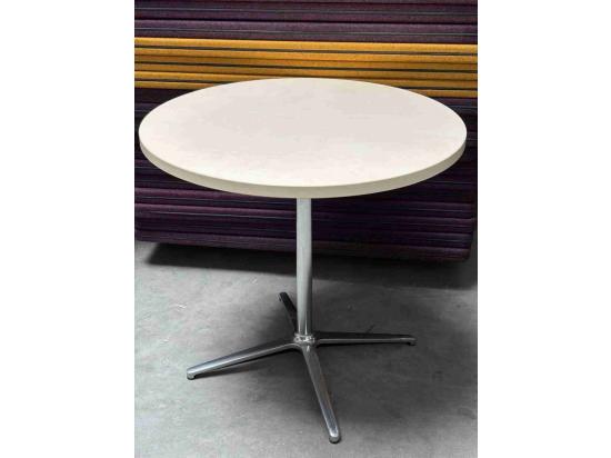 Stół okrągły na srebrnej nodze