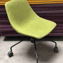 Krzesło konferencyjne na kółkach Noti  MIshell