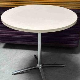 Stół okrągły na srebrnej nodze