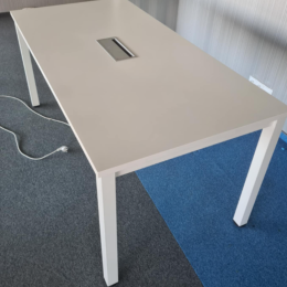 Stół z mediaportem 160 x 80